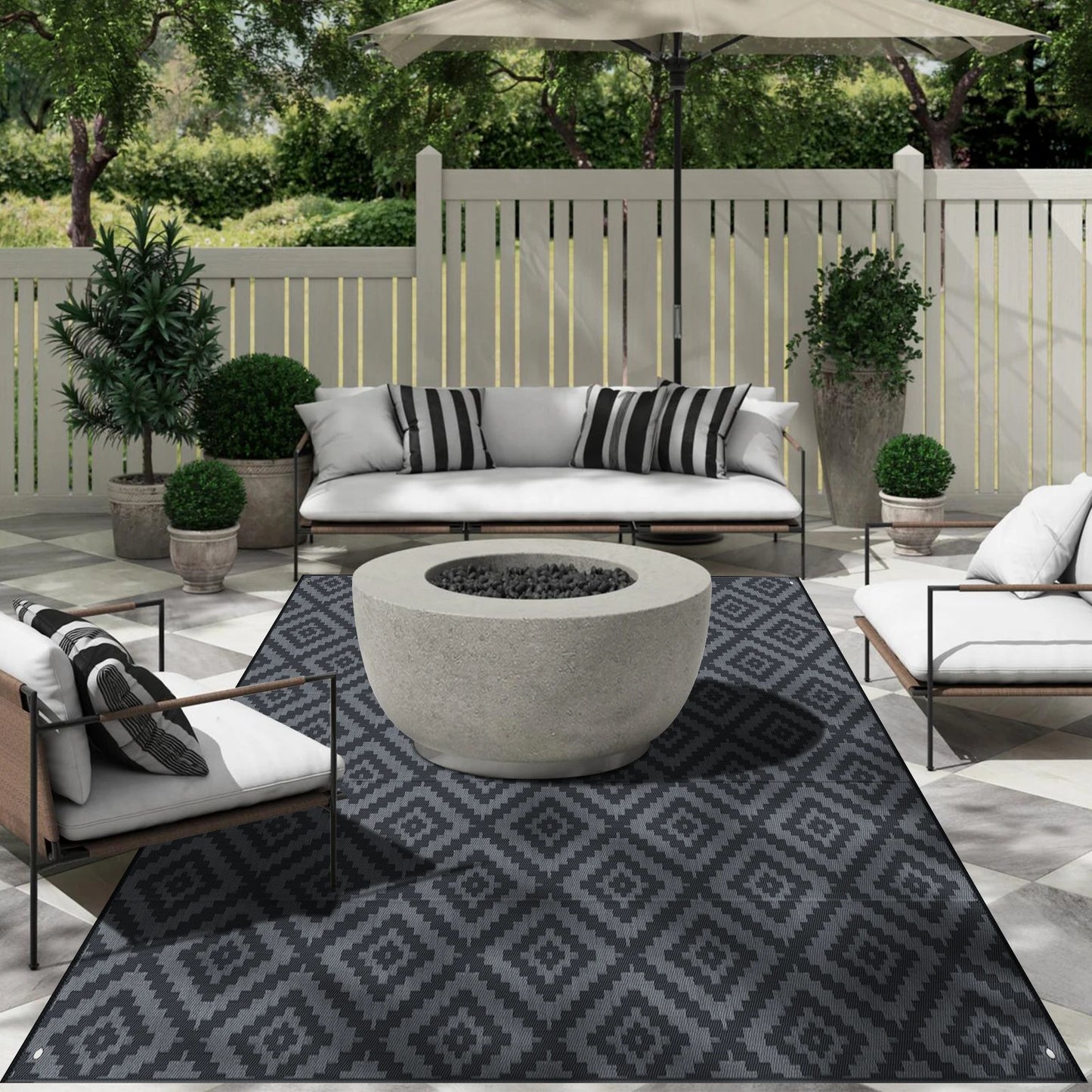 Geometric Outdoor Polyester Rug Waterproof Reversible For Patio Deck Balcony