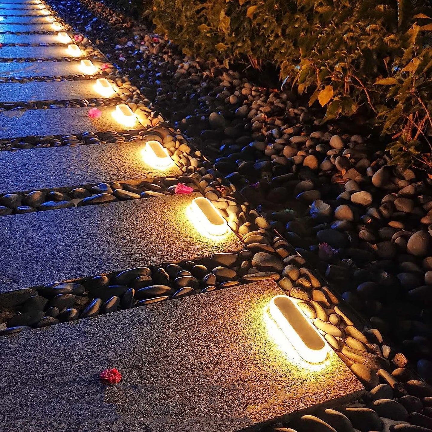 Solar Deck Lights IP68 Waterproof Auto On Off 4 Pack Anti Pressure Garden Path